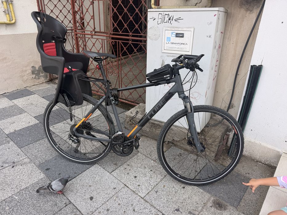 Bicicleta cube in stare perfecta