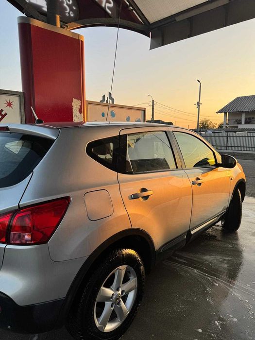 Nissan qashqai. An 2008