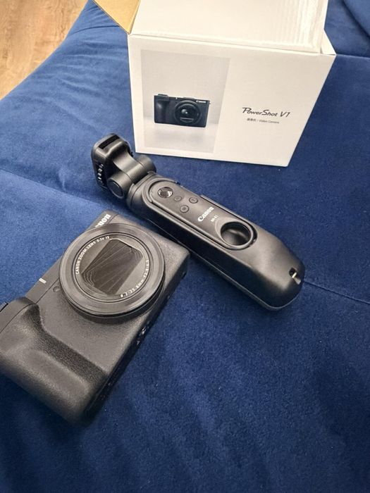 Camera Canon PowerShot V1