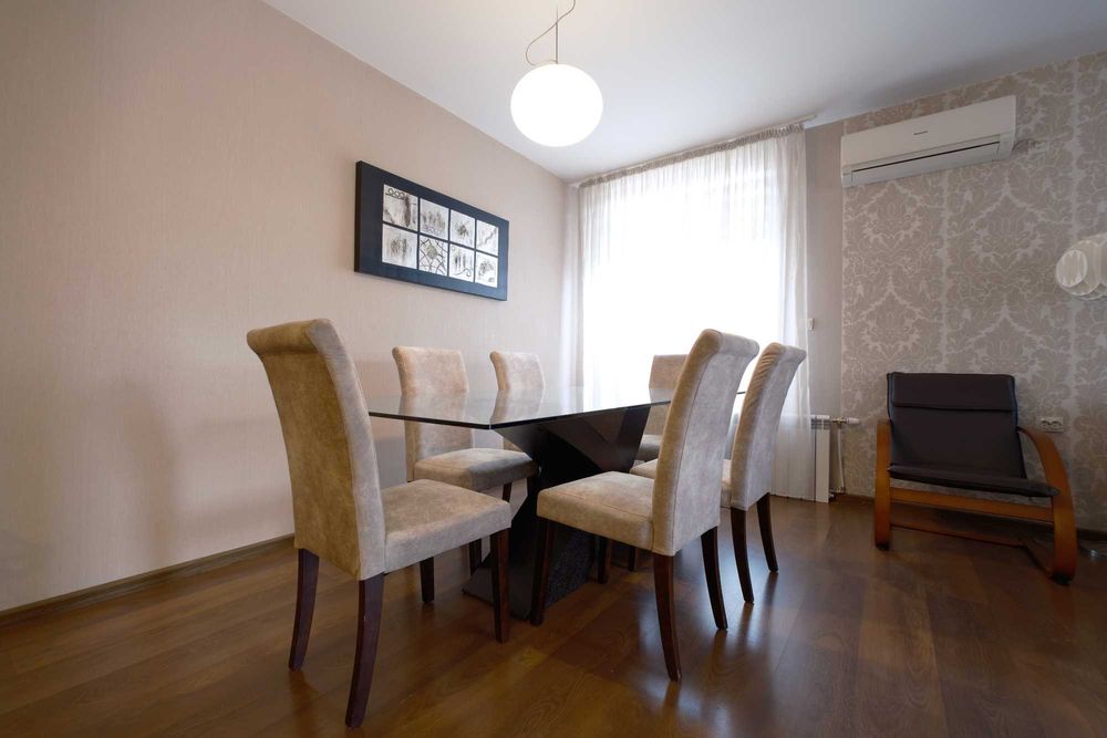 Тристаен панорамен апартамент в центъра на Велико Търново