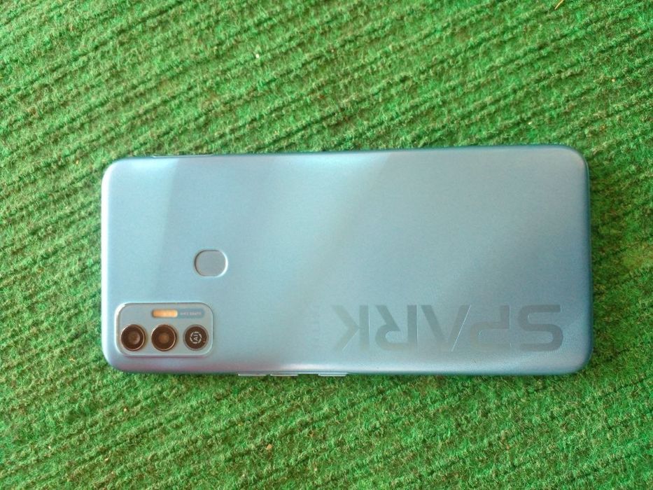 Tecno Spark 7  ideal holda