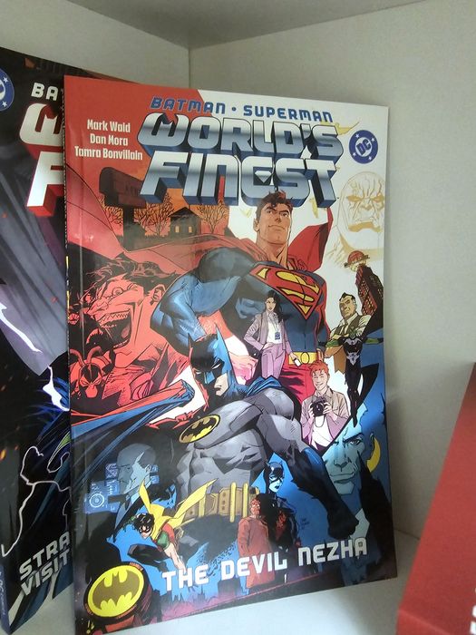 Продам лот комиксов DC