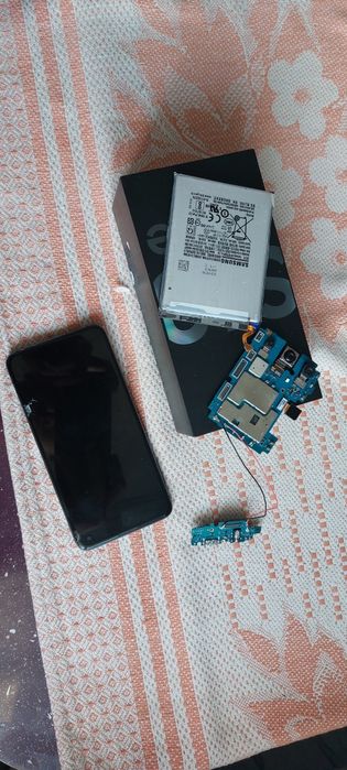 Два телефона на запчасти