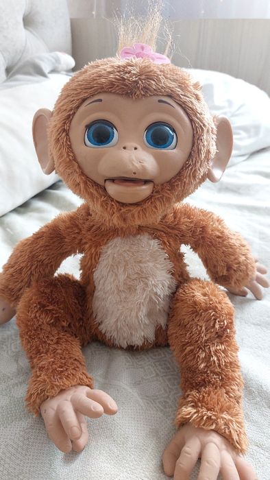 Обезьяна игрушка Хасбро интерастивная