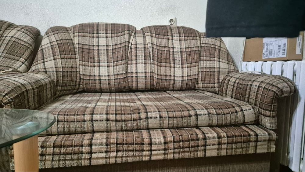Обычные коричневые/клечатые диваны