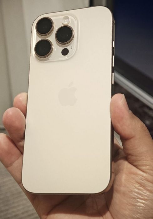 Продам  Iphone 16 pro 256  идеал