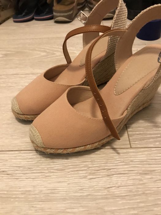 Pantofi cu talpa wedge de 8 cm