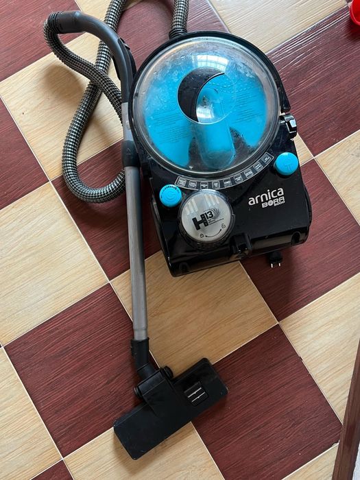 Продам пылесос с аквафильтром