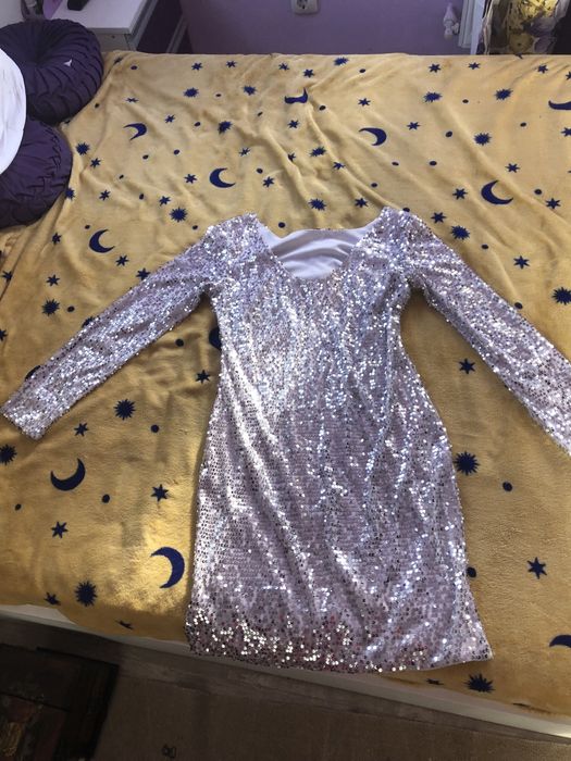Rochie paiete argintii cu  decolteu