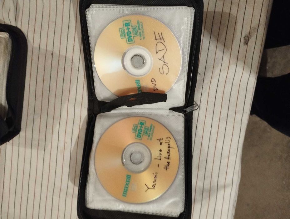 Класьори за CD/DVD.Два броя