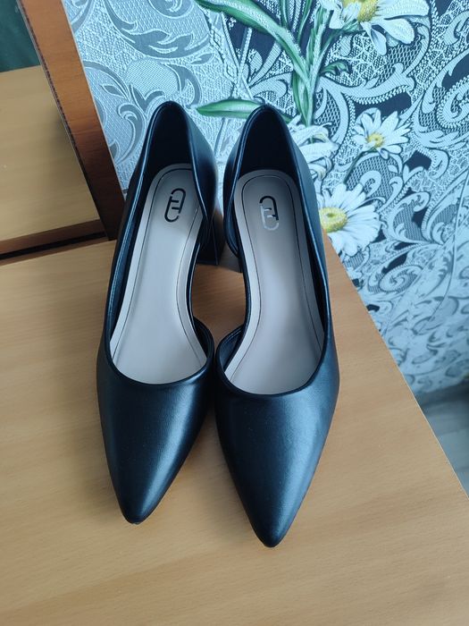 Продам туфли новые