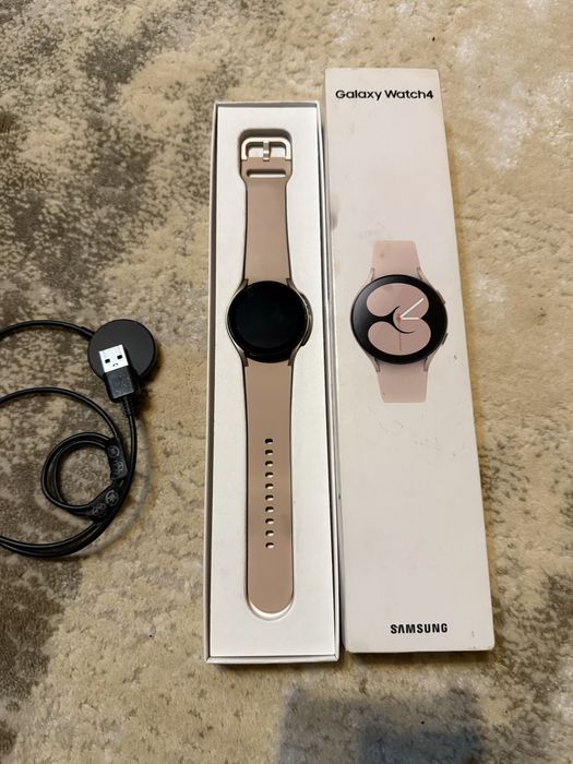 Vand SAMSUNG WATCH 4,in stare buna de funcționare