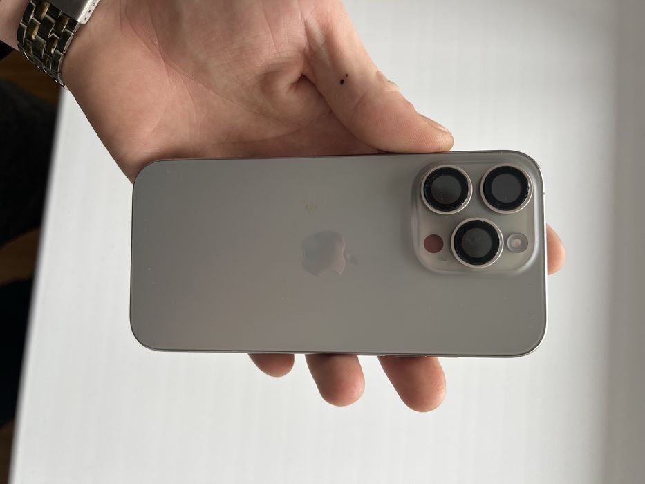 Продам Айфон 15про/128