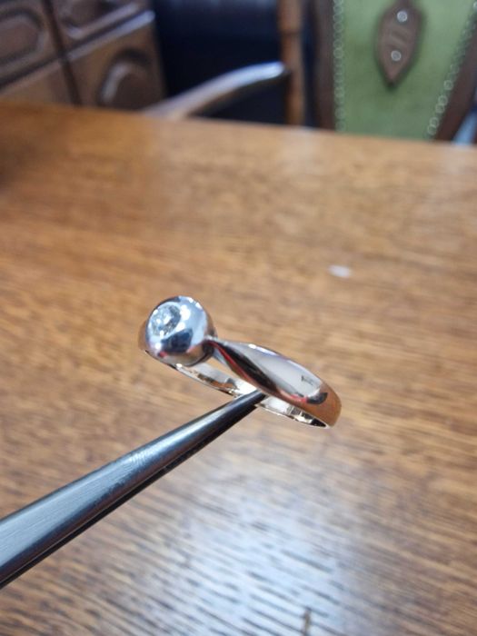 Дамски Златен Пръстен с ДИАМАНТ - Заложна къща Галерия 65