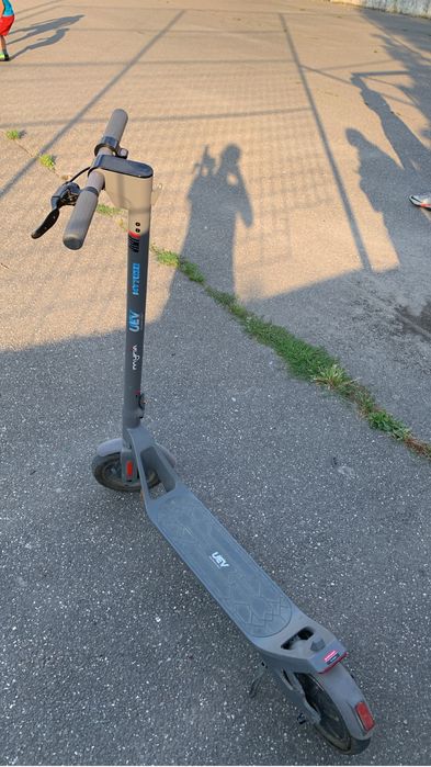 Vand trotineta electrica stare noua