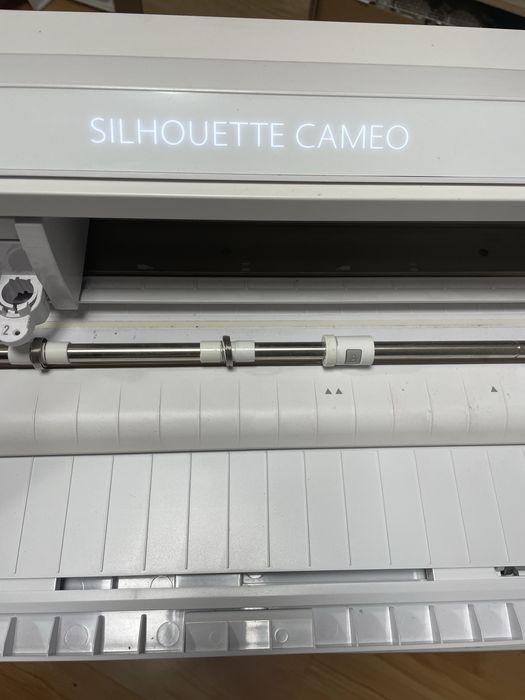 Silhouette cameo 4