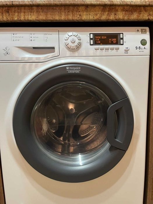 Пералня със сушилня Hotpoint-Ariston в отлично състояние