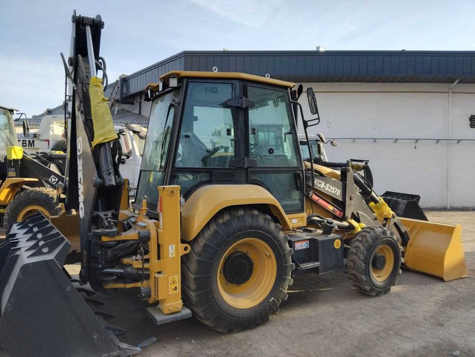 Экскаватор-погрузчик XCMG XC8-S2570