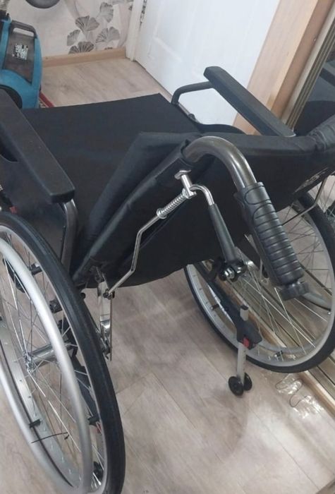 Продам инвалидную коляску