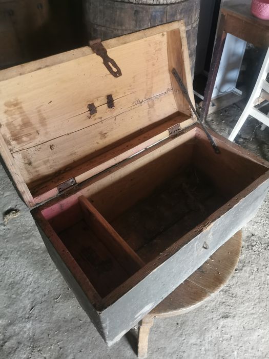 Lada, cufar, lemn masiv foarte veche patina originala