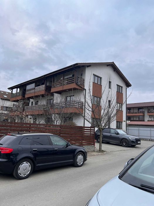 Proprietar vand apart. 2 cam. Sânpetru | Parcare inclusa | Vedere liberă