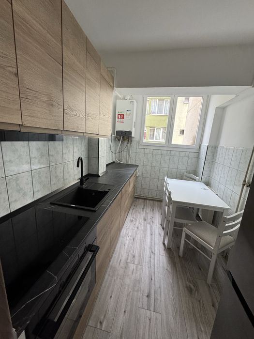 dau in chirie apartament 3 camere renovat , electrocasnice zona piata dambu