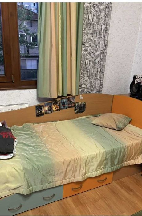 Сатенирани пердета, къси, в оранжеви, зелени и жълти нюанси