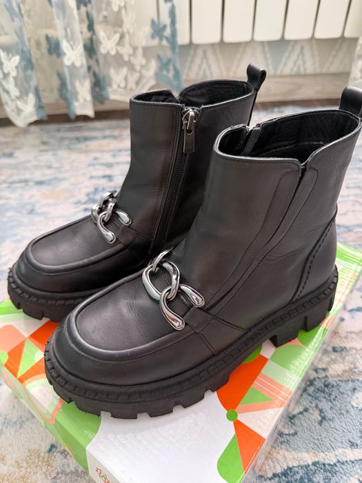 Продам ботинки для девочки