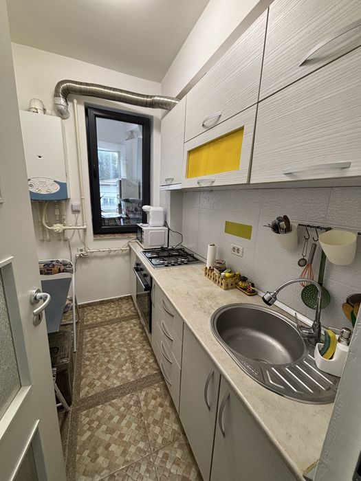 Inchiriere Apartament 2 camere, mobilat și utilat complet, centrala, curte proprie – metrou 1 Mai