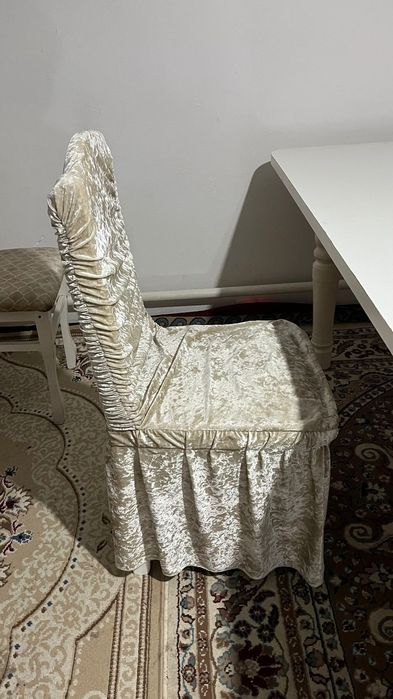 Кухонный стол большой