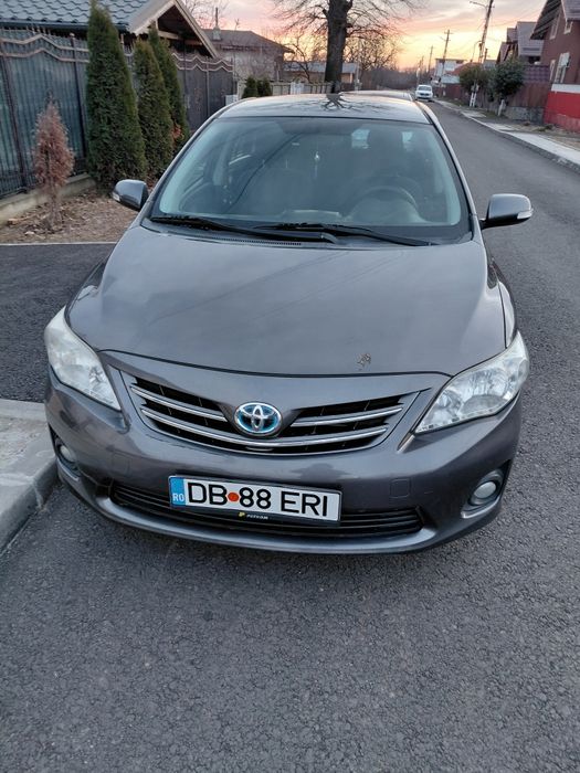 Vând toyota corolla 2010