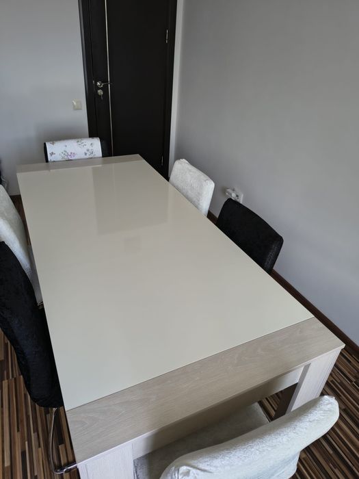 Vând masă pal laminat alba + 6 scaune