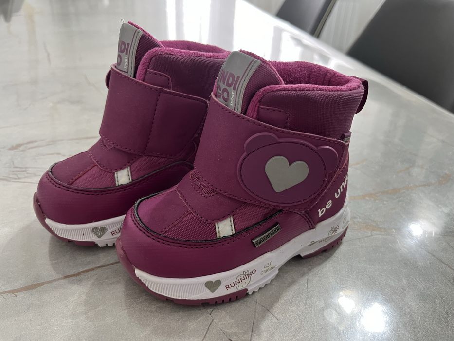 Продам зимнюю обувь на девочку