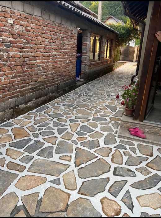 Piatră naturală de munte.