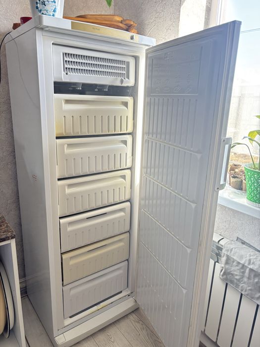 Морозильник вериикальный