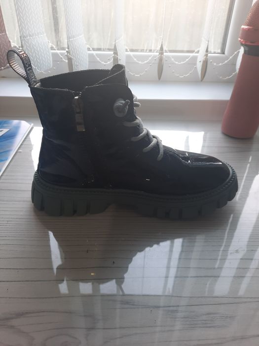 Продам сапожки для девочки