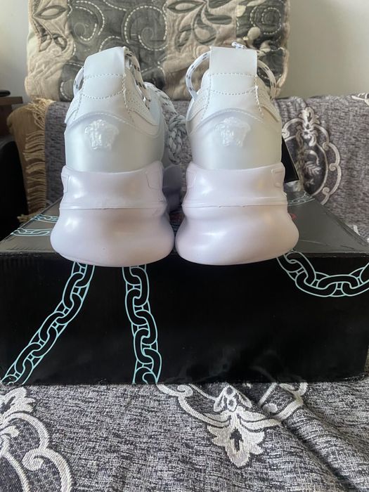 Versace chain reaction