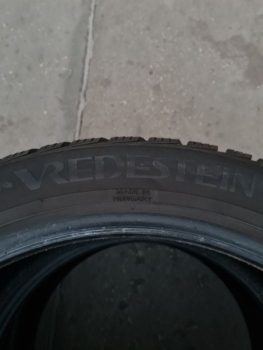 Всесезонни гуми 2 броя VREDESTEIN QuatracPro 245 40 R19 дот 4623
