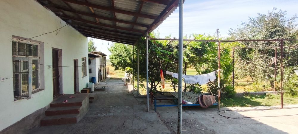 Uy sotiladi qora qoylida