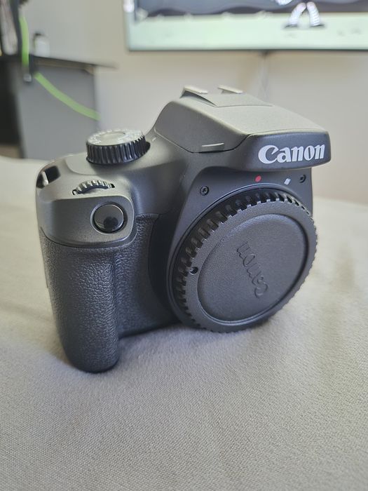 Cameră DSLR Canon Eos 4000D