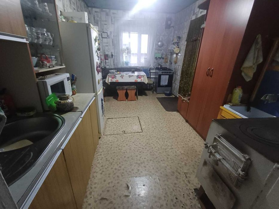 Большой Высокий дом в рабочем поселке