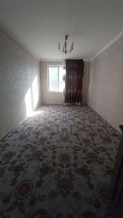 Navoiy shahrida 18 maktab oldida 2 xona uymiz sotiladi