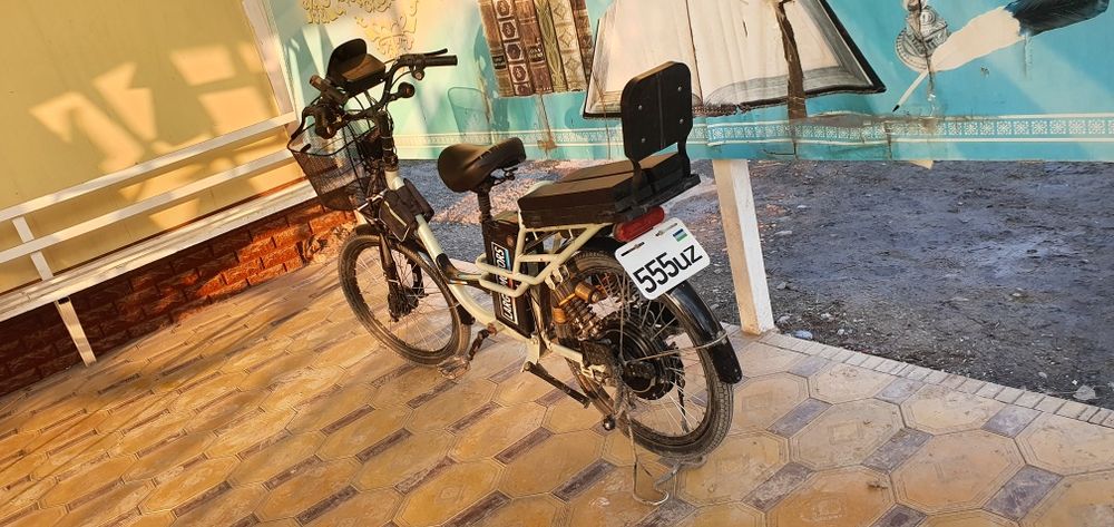 Veloskuter LargoMotors Sotiladi