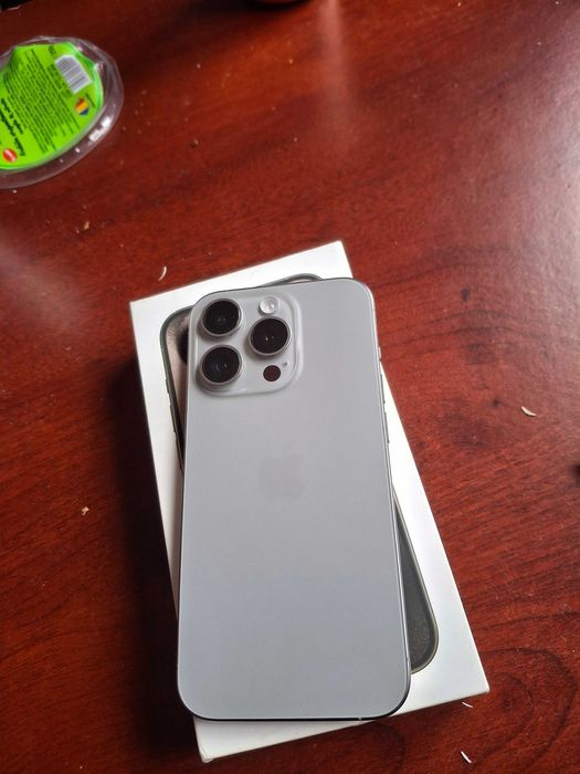 Vând iPhone 15 Pro – 128GB, Natural Titanium