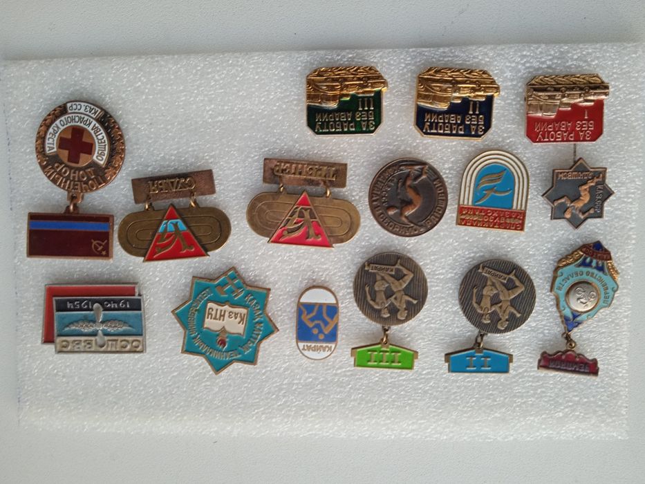 Продам коллекцию значков.