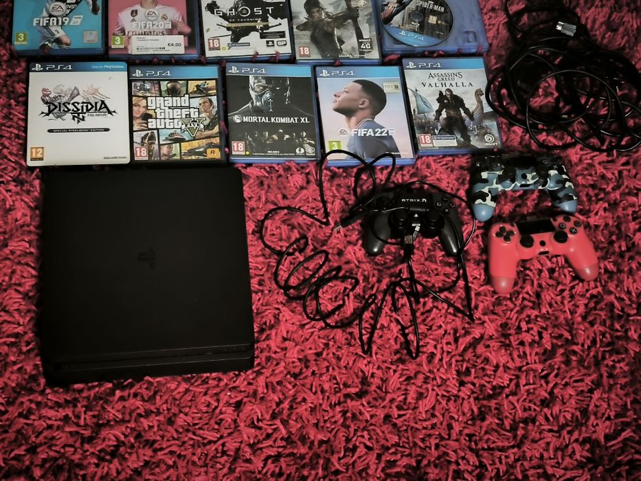 PS4 + 3 controller+10 jocuri și toate cablurile