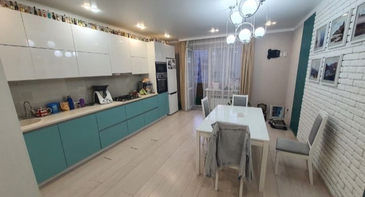 Продам четырех комнатную квартиру