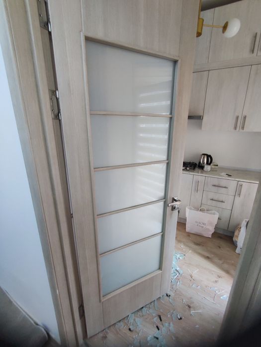 Ойна кесиш урнатиш хизмати. Стеклопакет Зеркила Витрина polka Oyna