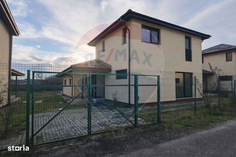 Casa individuala 4 camere cu teren 454 mp cartier privat Crevedia