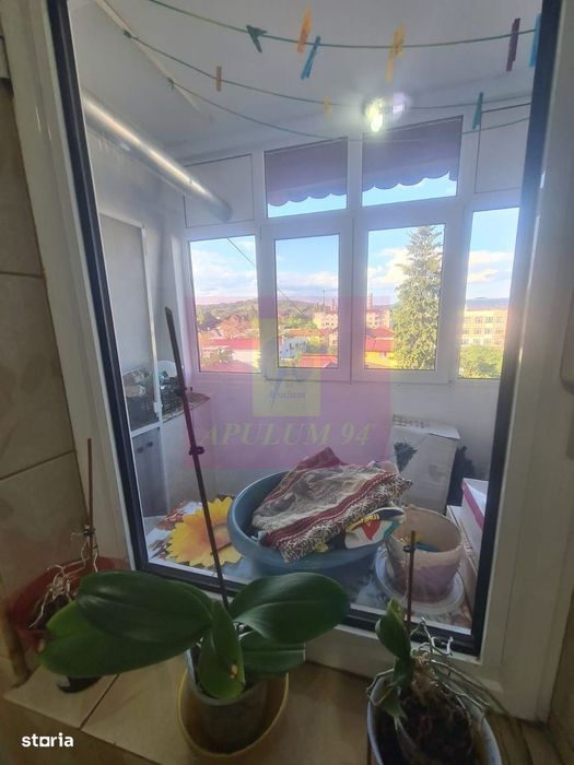 Apartament cu 3 camere de vanzare in Campina - Zona Centrala